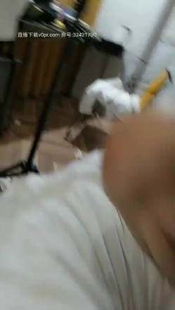 Babygaga网红脸短发妹子炮友啪啪，开档丝袜口交上位骑乘爆菊后入猛操 截图14