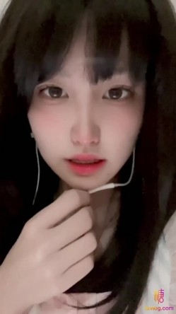 极品洛丽塔学妹内衣裤都没穿 偷偷跑到商场厕所自慰 有人来了好怕被发现 要高潮了~好舒服 截图16