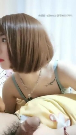 瑶瑶S686高颜值苗条短发妹和炮友啪啪，白色丝袜特写口交骑坐自己动后入猛操 截图10