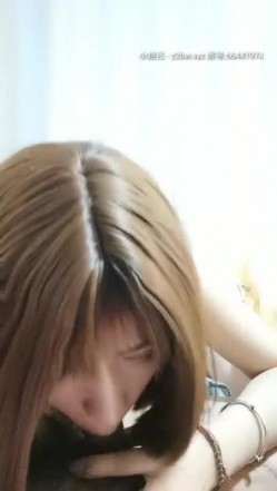 瑶瑶S686高颜值苗条短发妹和炮友啪啪，白色丝袜特写口交骑坐自己动后入猛操 截图11