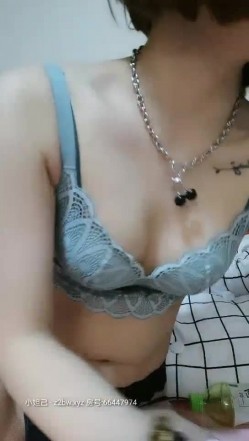 瑶瑶S686高颜值苗条短发妹和炮友啪啪，白色丝袜特写口交骑坐自己动后入猛操 截图15