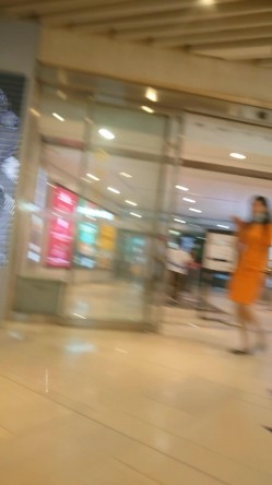 后开叉裙极品美少妇 截图5
