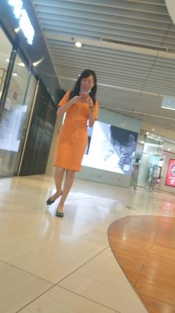 后开叉裙极品美少妇 截图9