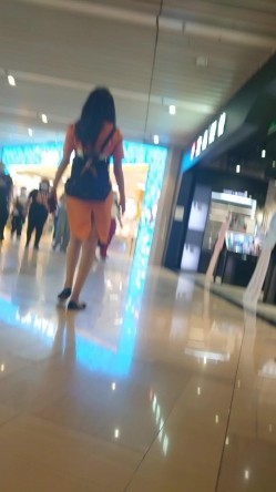 后开叉裙极品美少妇 截图13