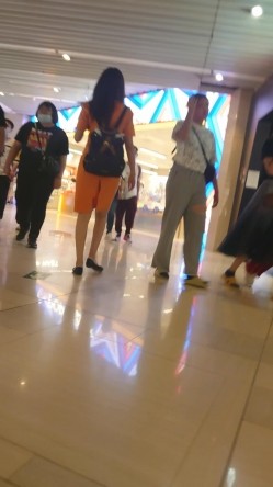 后开叉裙极品美少妇 截图14