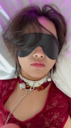 【重磅泄密】红丝情趣装极品颜值女友与男友性爱，看的一清二楚，视觉盛宴，值得收藏的佳作 截图1