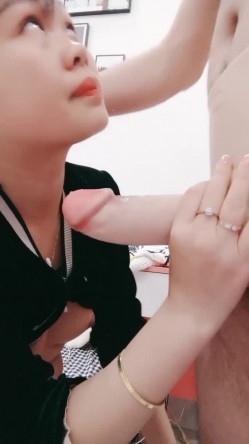 舔狗的日常操作，全程露脸小嘴伺候风骚的嫂子，精彩刺激无毛白虎蝴蝶逼，让小哥舔逼舔菊花高潮不断精彩刺激 截图7