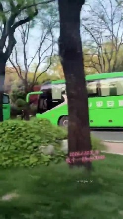 极品巨臀模特女神【琰十一】最新付费福利，穷人女神富人母狗，高端美女疯狂性爱享乐 截图1