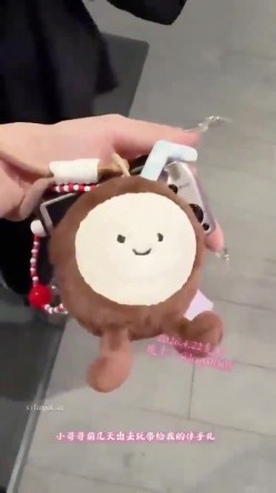 极品巨臀模特女神【琰十一】最新付费福利，穷人女神富人母狗，高端美女疯狂性爱享乐 截图2