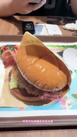 极品巨臀模特女神【琰十一】最新付费福利，穷人女神富人母狗，高端美女疯狂性爱享乐 截图7