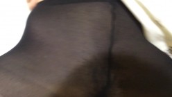 某师范学院清纯美女被男友带到宾馆要求穿上开档黑丝袜啪啪还要边干边拍美女害羞一直躲闪逼逼太紧要掰开操! 截图2