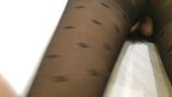 某师范学院清纯美女被男友带到宾馆要求穿上开档黑丝袜啪啪还要边干边拍美女害羞一直躲闪逼逼太紧要掰开操! 截图6