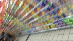 CD大师地铁超市贴身高清特写超多漂亮小姐姐的裙底春色亮点太多不穿内裤毛茸茸的鲍鱼T内情趣内 截图11