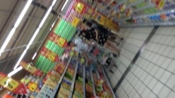 CD大师地铁超市贴身高清特写超多漂亮小姐姐的裙底春色亮点太多不穿内裤毛茸茸的鲍鱼T内情趣内 截图13