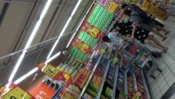 CD大师地铁超市贴身高清特写超多漂亮小姐姐的裙底春色亮点太多不穿内裤毛茸茸的鲍鱼T内情趣内 截图15