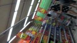 CD大师地铁超市贴身高清特写超多漂亮小姐姐的裙底春色亮点太多不穿内裤毛茸茸的鲍鱼T内情趣内 截图16
