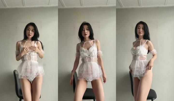 《淫妻少妇控必备》一夜爆火推特顶逼王！极品身材白领美少妇【6金】最新千元频道长时劲曲抖臀裸舞，巴