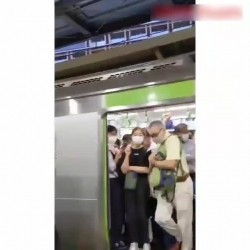 最新顶级重磅稀缺顶臀系列三人围猎把女神顶哭，28部高颜美女 截图1