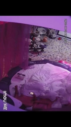 最新流出乐橙酒店情趣炮房大圆床摄像头偷拍合集 ️-性感黑丝女拍完写真被摄影操 截图1