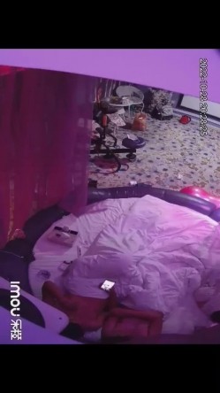 最新流出乐橙酒店情趣炮房大圆床摄像头偷拍合集 ️-性感黑丝女拍完写真被摄影操 截图2