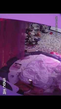 最新流出乐橙酒店情趣炮房大圆床摄像头偷拍合集 ️-性感黑丝女拍完写真被摄影操 截图3