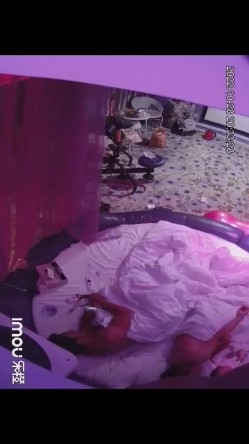 最新流出乐橙酒店情趣炮房大圆床摄像头偷拍合集 ️-性感黑丝女拍完写真被摄影操 截图5