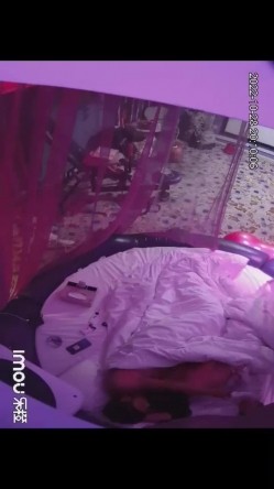 最新流出乐橙酒店情趣炮房大圆床摄像头偷拍合集 ️-性感黑丝女拍完写真被摄影操 截图9