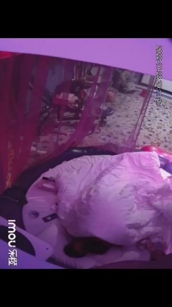 最新流出乐橙酒店情趣炮房大圆床摄像头偷拍合集 ️-性感黑丝女拍完写真被摄影操 截图10