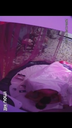 最新流出乐橙酒店情趣炮房大圆床摄像头偷拍合集 ️-性感黑丝女拍完写真被摄影操 截图14