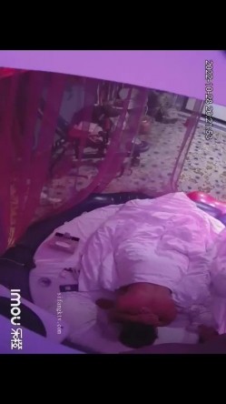 最新流出乐橙酒店情趣炮房大圆床摄像头偷拍合集 ️-性感黑丝女拍完写真被摄影操 截图16