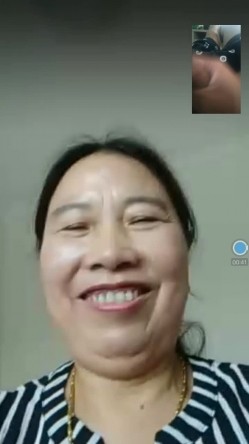 【贵在真实】光棍男自录附近人撩了一位很听话的熟女大妈视频聊天揉奶扒B他看着打飞机射完转给20元国语对白 截图3