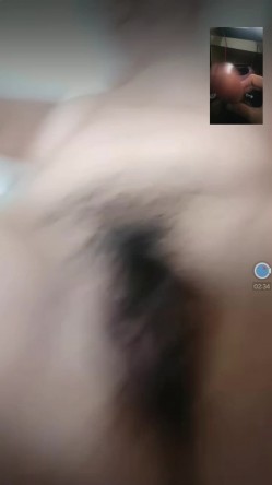 【贵在真实】光棍男自录附近人撩了一位很听话的熟女大妈视频聊天揉奶扒B他看着打飞机射完转给20元国语对白 截图11