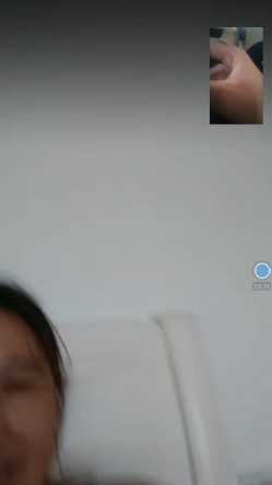 【贵在真实】光棍男自录附近人撩了一位很听话的熟女大妈视频聊天揉奶扒B他看着打飞机射完转给20元国语对白 截图14
