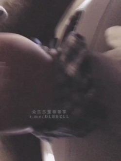 武汉富二代泡良大神「Y先生」推特约炮实录，部分女主微露脸，跑车外口交后入啪啪，欲求不满少妇3P，边欣赏AV边做爱！ 截图14