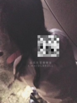 武汉富二代泡良大神「Y先生」推特约炮实录，部分女主微露脸，跑车外口交后入啪啪，欲求不满少妇3P，边欣赏AV边做爱！ 截图15