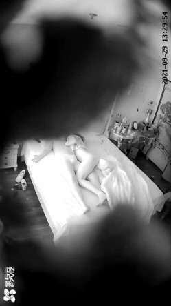 萤石云欣赏大中午青年男女开房滚床单长发美女身材真好全程主动女上搞完了还给擦擦鸡巴上粘的淫水 截图9
