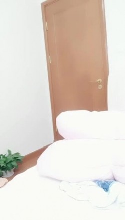 身材好 皮肤白的两个姐妹花双女秀 轮流表演 揉奶诱惑 掰开逼逼特写 跳蛋震动阴蒂 后入式插菊花 截图14