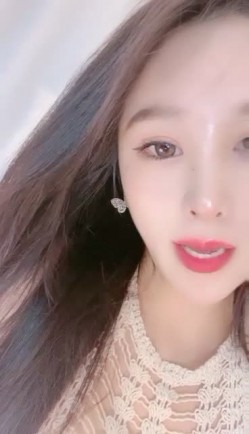 重磅！ ️女神尺度突破~【上帝是个女孩】露脸自慰！高潮喷水 ️看得鸡儿硬邦邦！ 截图5