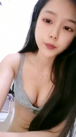 新晋清纯校花学妹~【罗曼蒂】开裆丝袜，真空包臀，道具抽插！小美女嘟嘟嘴，貌美如花收获粉丝众多 截图14