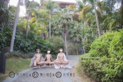 超人气推特三大露出女神 理万姬×懂小姐×会有妻  温泉景区全裸真空露出，性感比基尼展示粉鲍29P1V 截图4