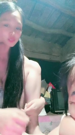 贫困家庭~母女被迫下海，【皮歪歪】，破旧的房子一起互动，反差感极强，爱心扶贫大哥们礼物不停 截图8