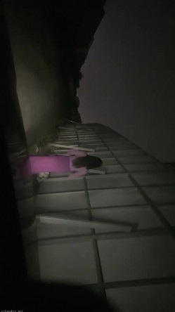 这么冷的天儿，依然要出去，真是牛逼~【狐九儿】，户外车震~车外按在车头~无套内射，干完尿在大街上，真刺激 截图10