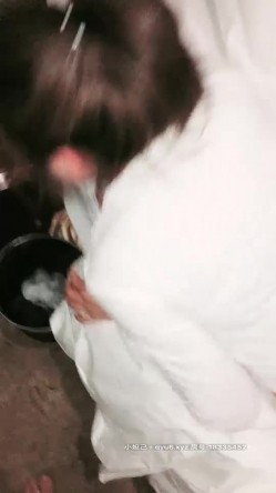 酒吧捡尸 国产灌醉啪啪 【迷人的小姐姐】带回酒店正脱衣服 突然要吐 洗干净扒光舔穴 无套内射 真刺激 截图7