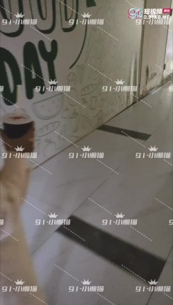 【超顶 ️绿帽大神】91小懒猫 调教母狗校花女友甄选 露出自慰取外卖惊呆小哥 共享极品娇媚女友 越漂亮越反差会玩 截图16