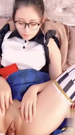 反差白虎眼镜妹~后入中出一顿暴力抽插，浪叫呻吟~骚的一批~~~ 截图1