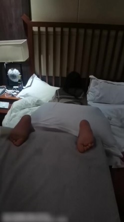 广东小美女刘悦萱人前清纯女神 人后被干爹调教成淫荡母狗捆绑扇臀扇脚 口交爆操视频流出 截图14
