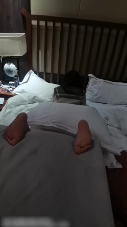 广东小美女刘悦萱人前清纯女神 人后被干爹调教成淫荡母狗捆绑扇臀扇脚 口交爆操视频流出 截图15