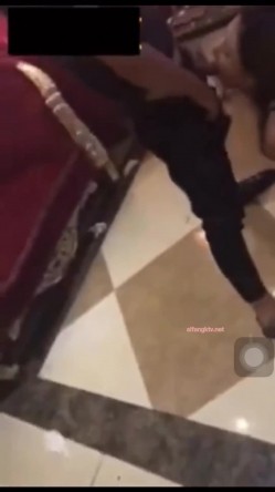 【网曝热门事件 ️震惊】微博热门20岁花季少女KTV喝醉被多人深喉口交 啪啪 最后射在嘴里 最后被干的菊花外翻 完整版 截图4