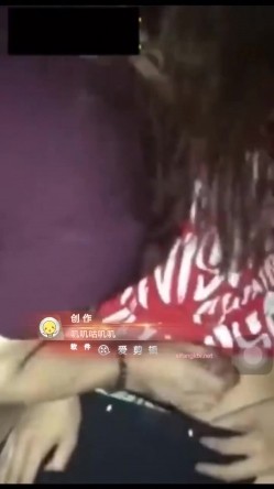 【网曝热门事件 ️震惊】微博热门20岁花季少女KTV喝醉被多人深喉口交 啪啪 最后射在嘴里 最后被干的菊花外翻 完整版 截图9