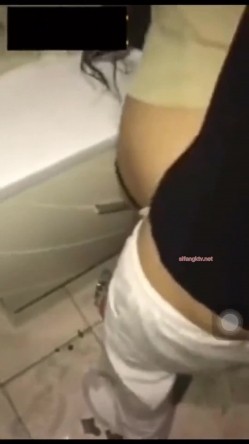 【网曝热门事件 ️震惊】微博热门20岁花季少女KTV喝醉被多人深喉口交 啪啪 最后射在嘴里 最后被干的菊花外翻 完整版 截图11